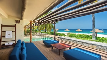 Suite, 1 King Bed (Reef, Beach Access)