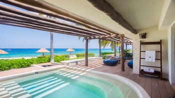Suite, 1 King Bed (Reef, Beach Access)