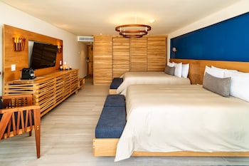 Classic Room, 2 Queen Beds, Accessible