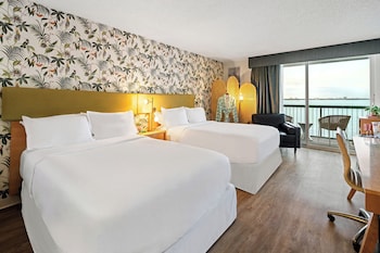 Deluxe Double Room, Balcony (Bayfront)
