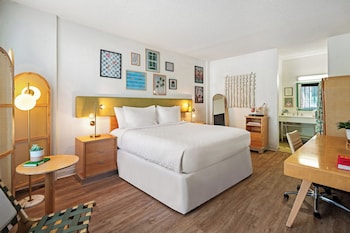 Classic Room, 1 King Bed, Mobility Accessible