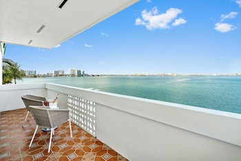 Suite, 1 Bedroom, Balcony, Bay View (King)