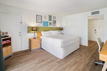 Superior Room, 1 King Bed, Balcony