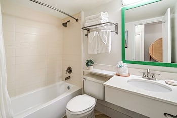 Deluxe Double Room, Balcony (Bayfront)