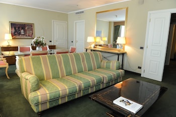 Deluxe Suite, Bathtub