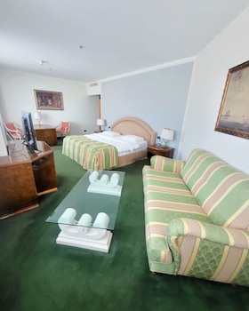 Deluxe Suite, Bathtub