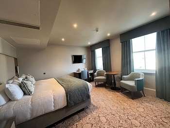 Standard Room, 1 Queen Bed