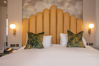 Premium Room, 1 King Bed with Sofa bed