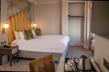 Premium Room, 1 King Bed with Sofa bed