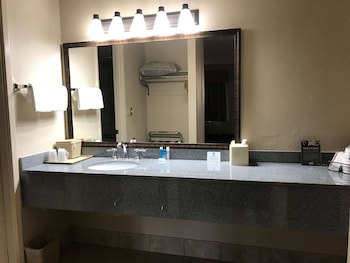 Standard Room, 1 Queen Bed, Non Smoking, Refrigerator