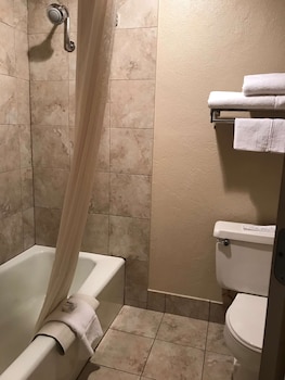 Standard Room, 1 Queen Bed, Non Smoking, Refrigerator