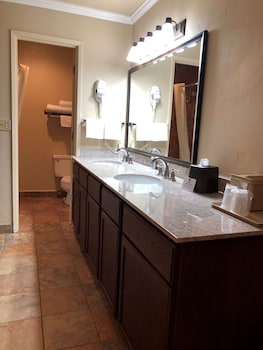 Deluxe Room, 2 Queen Beds, Non Smoking, Refrigerator & Microwave