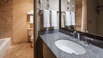 Deluxe Room, 2 Queen Beds, Non Smoking, Refrigerator & Microwave
