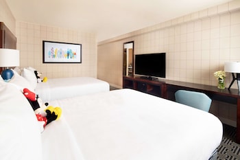 Premium Room, 2 Queen Beds, Refrigerator & Microwave, Park View
