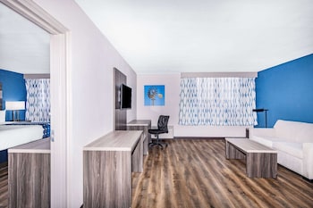 Suite, 1 King Bed, Non Smoking