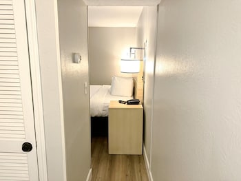 Premium Studio, 1 King Bed