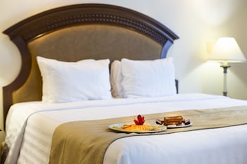 Superior Room, 1 King Bed, Non Smoking, Kitchenette