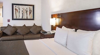 Standard Room, 1 King Bed, Accessible, Non Smoking