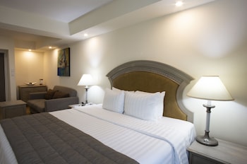 Junior Suite, 1 King Bed, Non Smoking, Kitchenette