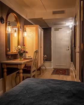 Captain's Small Double Room
