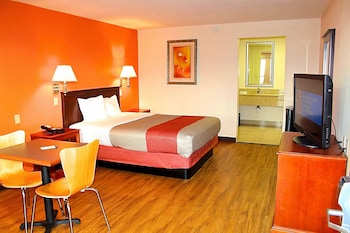 Standard Room, 1 King Bed, Non Smoking, Refrigerator & Microwave