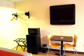 Standard Room, 1 Queen Bed, Non Smoking, Refrigerator & Microwave