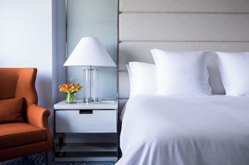 Deluxe Room, 1 King Bed, Accessible, City View