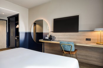 Standard Room, 1 King Bed