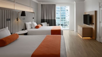 Superior Room, Corner Balcony with 2 Queen Beds, City View