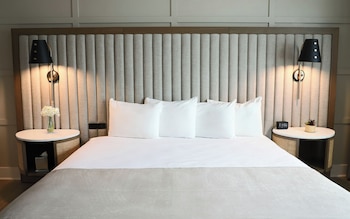 Standard Room, 1 King Bed