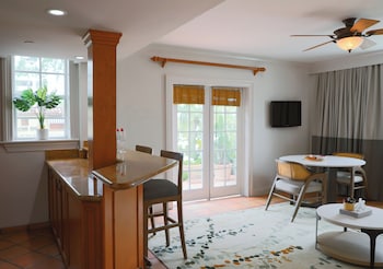 Junior Suite 1 King