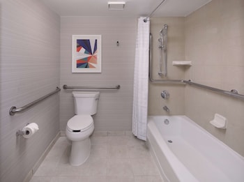 Suite, 1 King Bed, Accessible, Non Smoking (Bathtub)