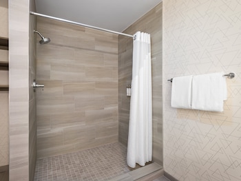 Suite, 1 King Bed, Accessible (Communications)