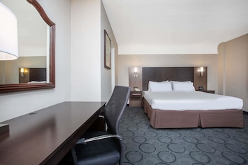 Deluxe Room, 1 King Bed, Accessible, Non Smoking (Mobility Accessible)