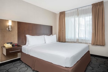 Deluxe Room, 1 King Bed, Accessible, Non Smoking (Mobility Accessible)