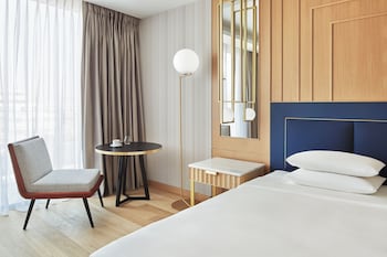 1 King Bed