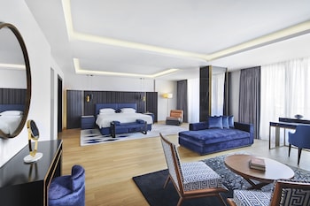 Athena Nike Suite with 1 King Bed