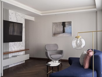 Corner Suite with 1 King Bed