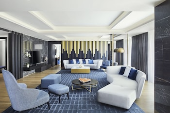Athena Nike Suite with 1 King Bed