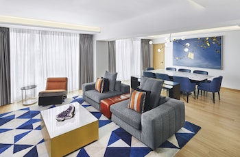 Acropolis Suite with 1 King Bed
