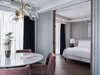Corner Suite with 1 King Bed