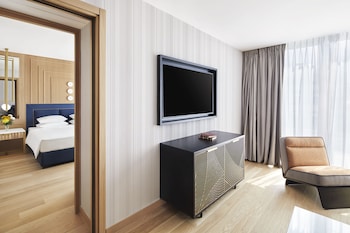 Grand Suite with 1 King Bed