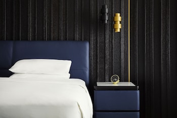 Athena Nike Suite with 1 King Bed