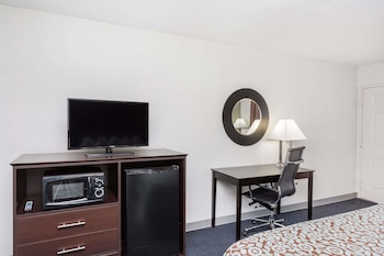 Room, 1 King Bed, Accessible, Non Smoking (Mobility, Bathtub with Grab Bars)