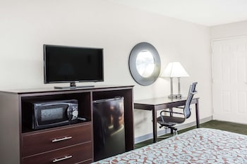 Room, 2 Double Beds, Accessible, Non Smoking (Mobility, Bathtub with Grab Bars)