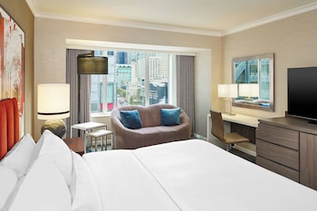 Traditional Room, 1 King Bed, Non Smoking (Mobility/Hearing Accessible, Tub)