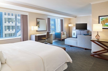 Traditional Room, 1 King Bed, Non Smoking (Mobility/Hearing Accessible, Tub)