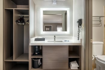 Standard Room, 1 King Bed, Non Smoking, Refrigerator & Microwave