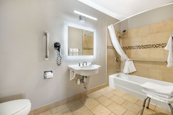 Standard Room, 2 Queen Beds, Accessible, Bathtub