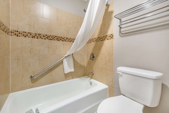 Standard Room, 1 Queen Bed, Non Smoking, Refrigerator & Microwave